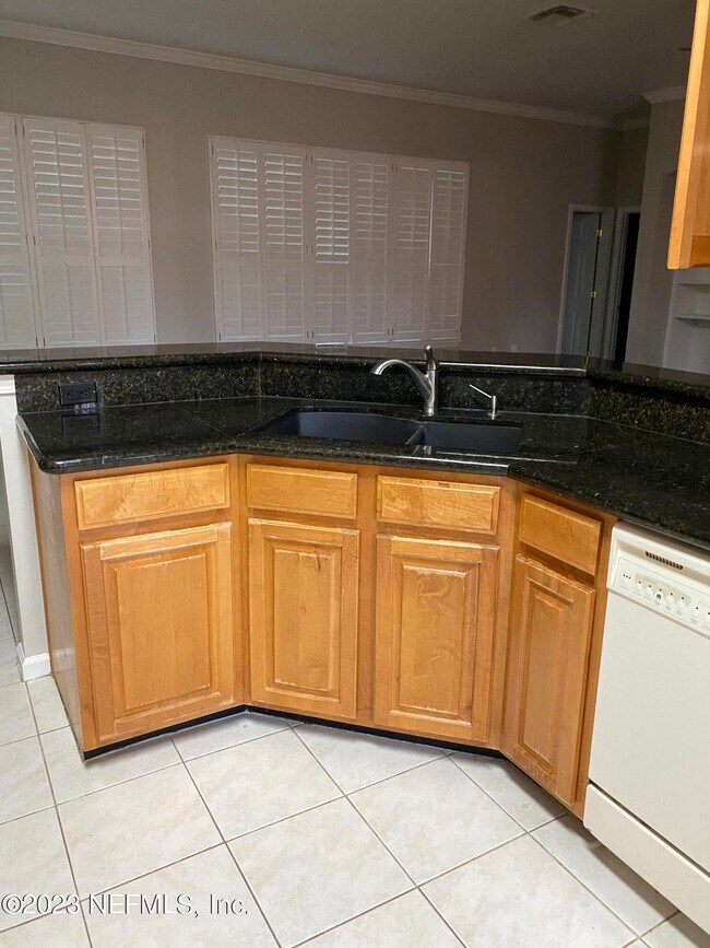 Foto del edificio - 2557 Whispering Pines Dr