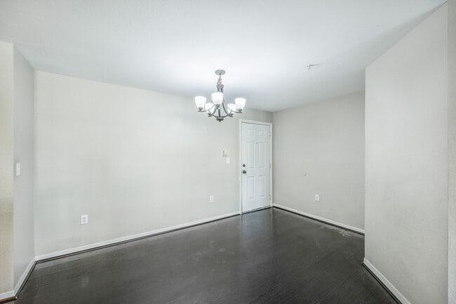 Building Photo - Beautiful Spacious 3/2 Condo FOR RENT at C...