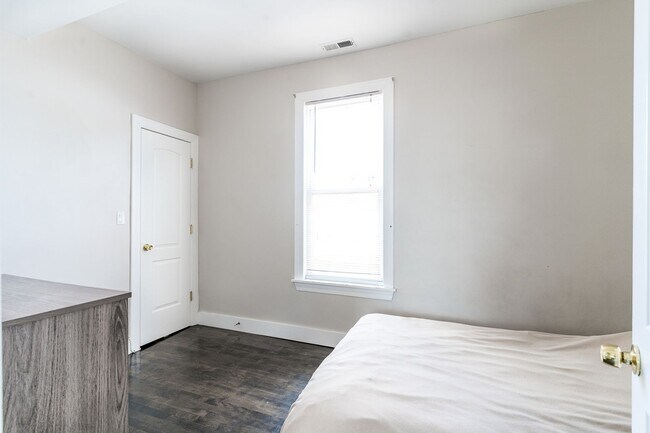 Foto del edificio - 2310 N Kenneth Ave