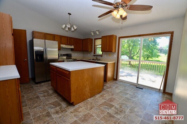Building Photo - Cozy Des Moines Home