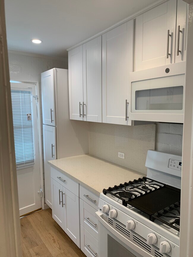 kitchen - 711 Cedar St