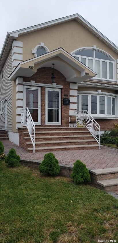 Primary Photo - 225-15 147th Ave