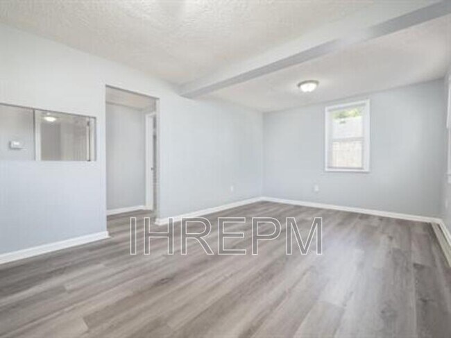 Building Photo - 235 Southard Dr