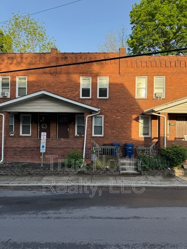 Building Photo - 47 University St