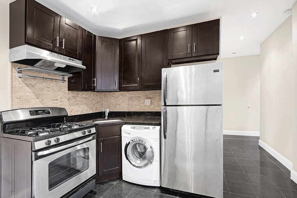Primary Photo - 120 W 105th St