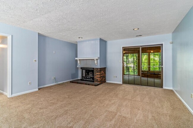 Foto del edificio - 329 BEECHWOOD Unit A Ct