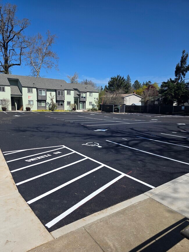 Building Photo - West End Apartments