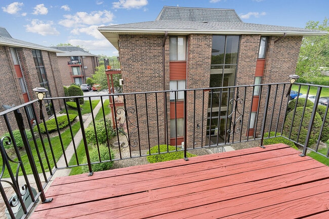 Building Photo - 15800 Terrace Dr