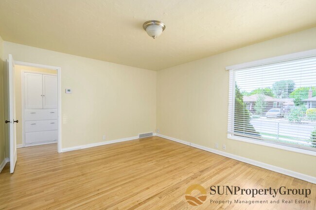 Building Photo - Newly Updated Liberty Wells Duplex!!