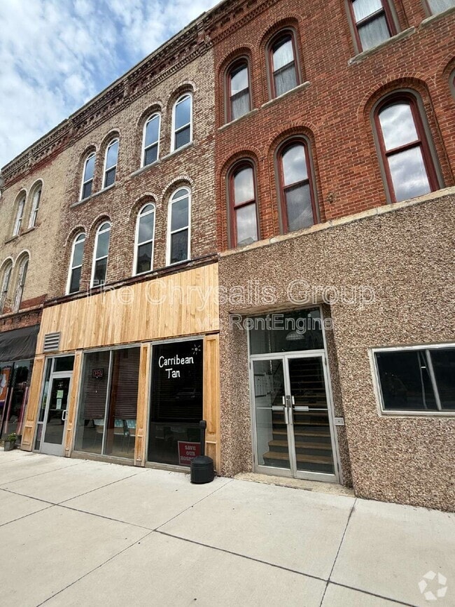 Building Photo - 606 Court St