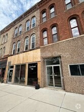Building Photo - 606 Court St