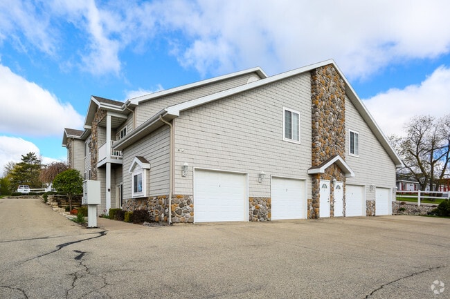 Building Photo - 6 Pluim Dr