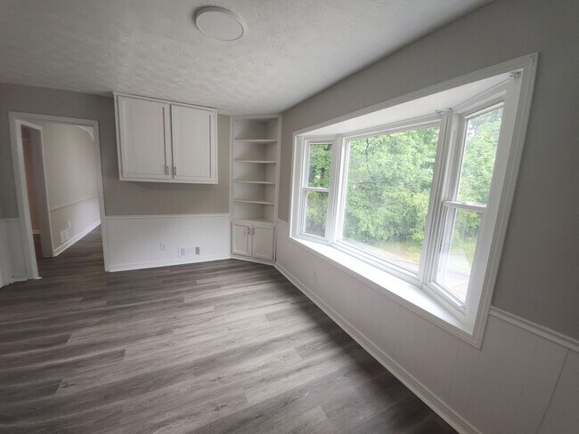 Foto del edificio - Spacious 5-Bedroom Home in Stone Mountain!