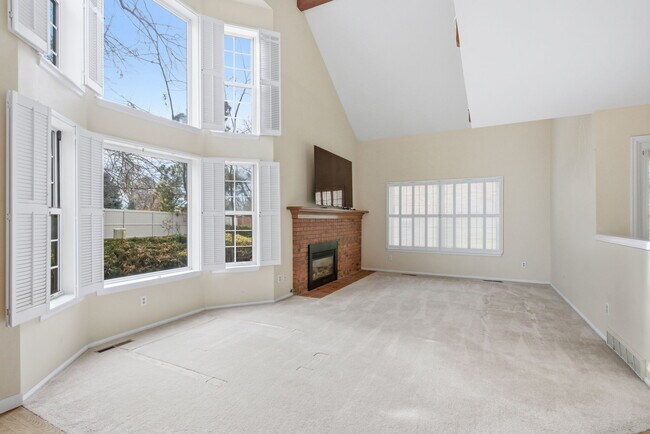 Foto del edificio - 6170 E Briarwood Cir