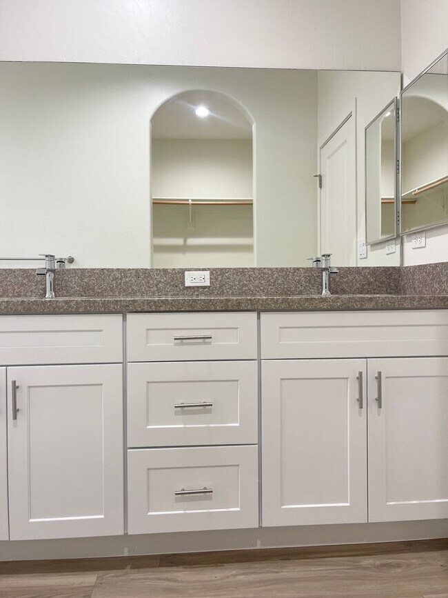 Building Photo - 4304 Sun Orchard Dr