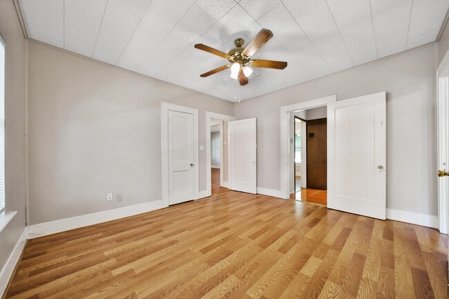 Bedroom - 1409 Pearson St