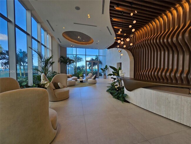 Foto del edificio - 700 NE 24th St