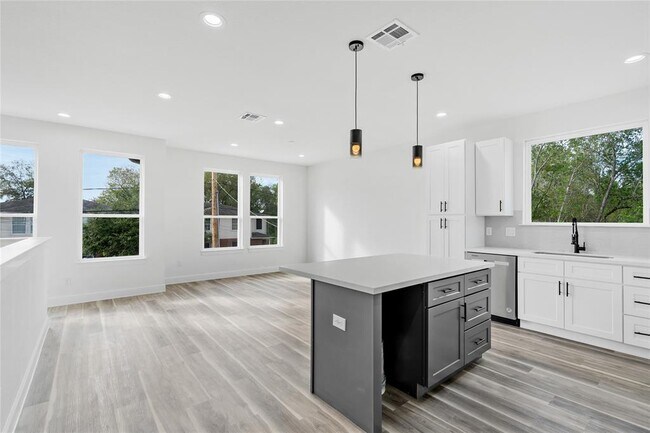 Foto del edificio - 8316 Corinth St