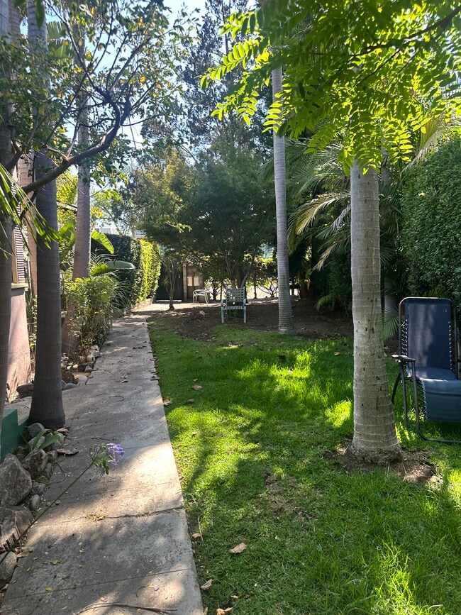 Foto del edificio - 2538 1/2 Military Ave