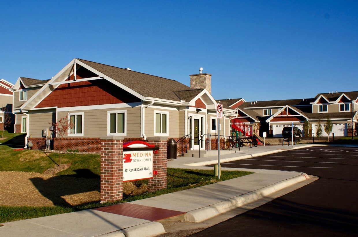 Primary Photo - Medina Townhomes