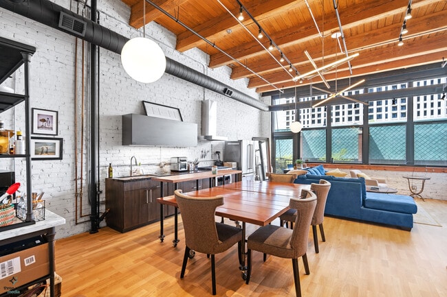 Building Photo - 1243 S Wabash Ave