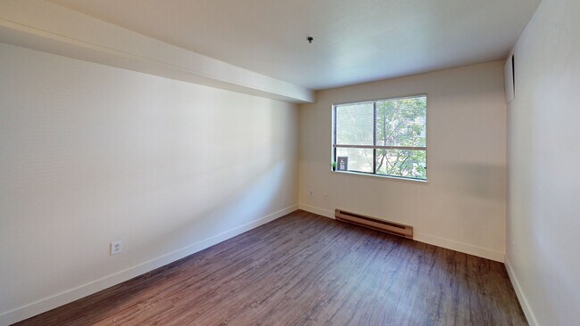 Interior Photo - Crown Pointe
