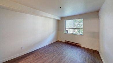 Interior Photo - Crown Pointe