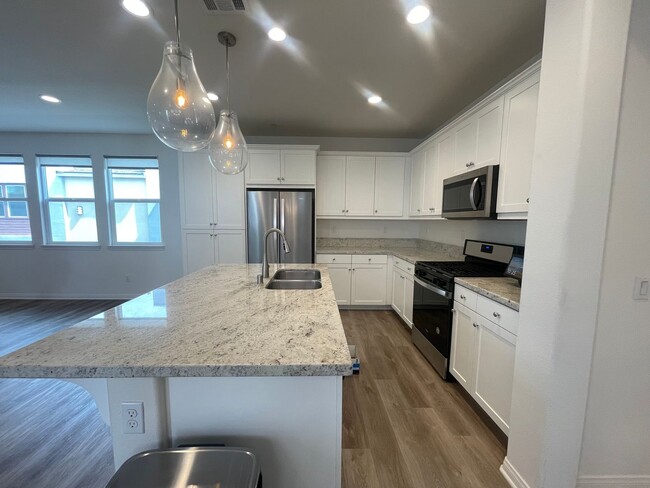 Building Photo - Beautifully upgraded townhome with 2-car i...