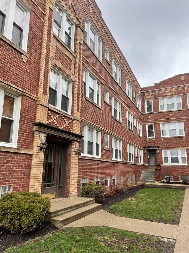 Primary Photo - 4842 W Hutchinson St