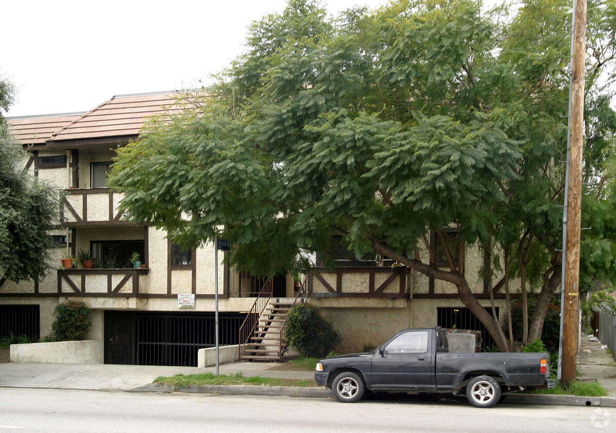 Building Photo - Woodman Manor Apartments