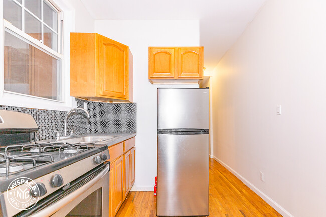 Building Photo - 1327 Halsey St