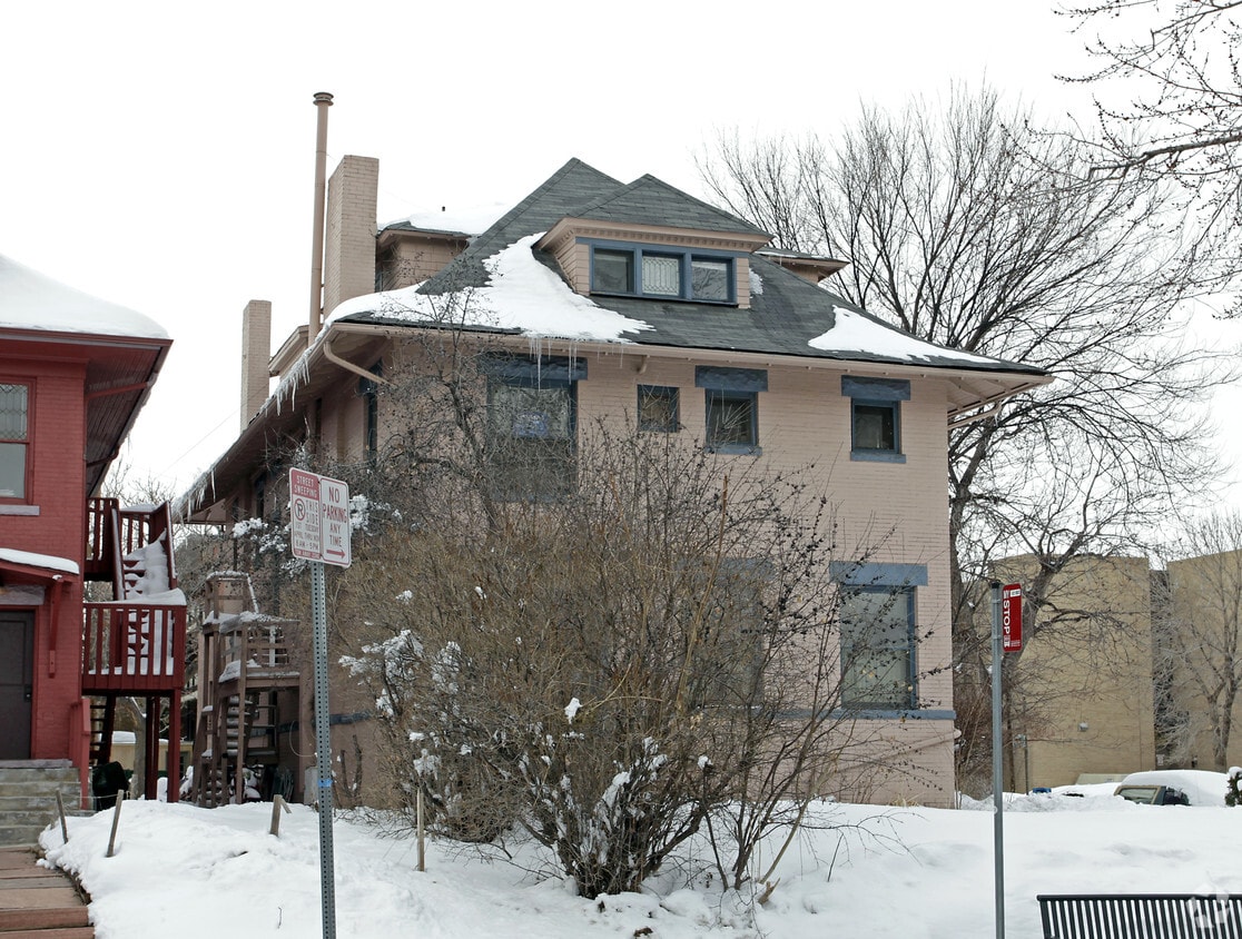 Building Photo - 1165 Corona St