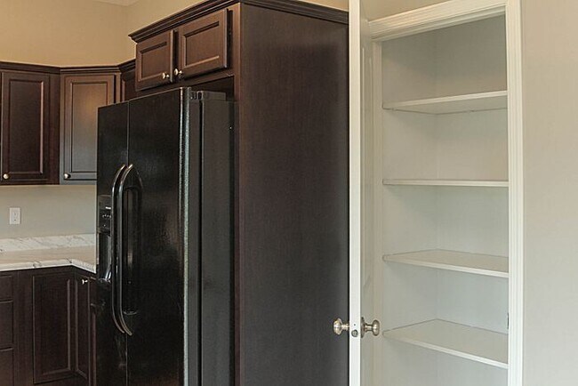 Foto del edificio - 4 Bedroom, 3 bath close to University.