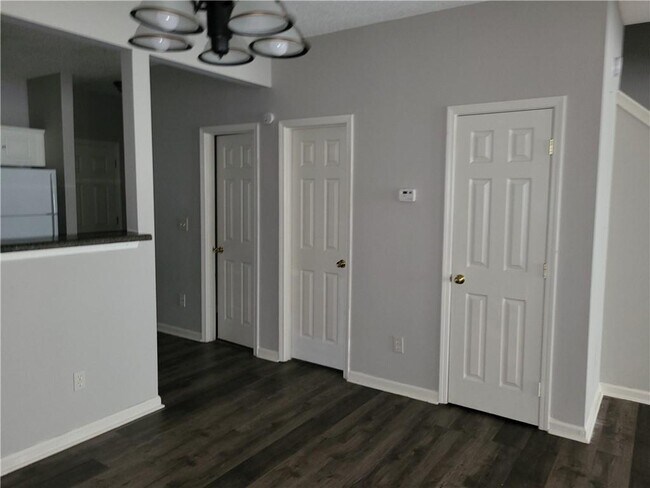 Building Photo - 7620 Creekside Ln