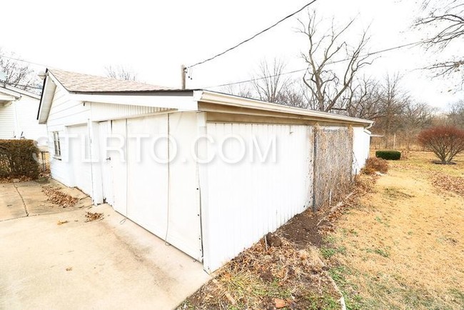 Building Photo - 7408 Foxmont Dr