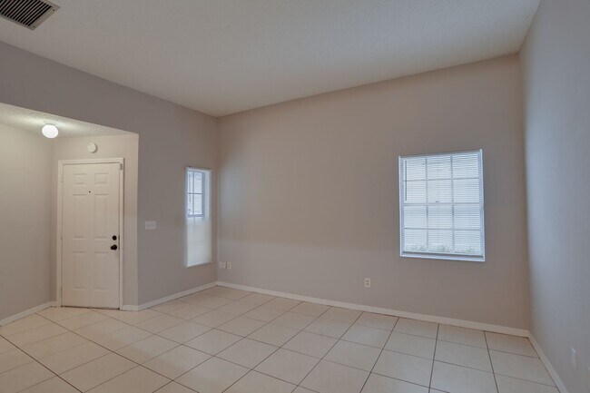 Foto del edificio - 370 Springdale Dr