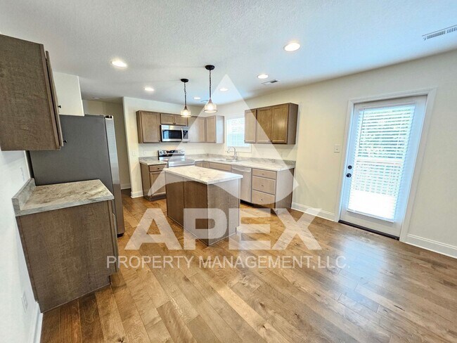 Foto del edificio - 8029 Poplar Grv Ln