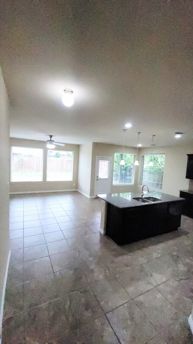 Foto del edificio - 1716 Jacona Trl