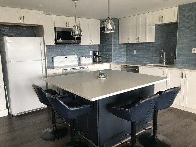 ¡Totalmente remodelado! - 480 Ocean Ave