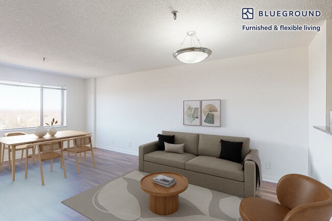 Building Photo - 2251 Pimmit Dr