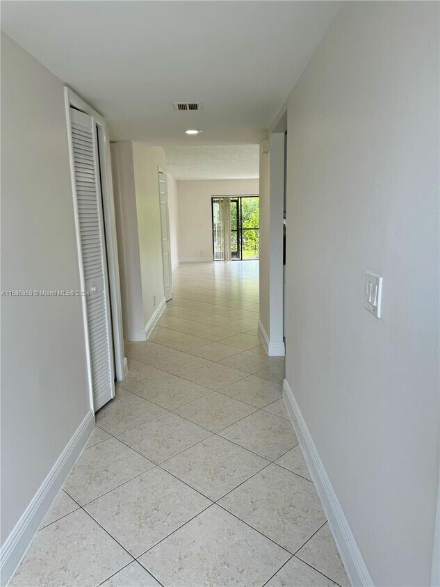 Primary Photo - 422 Lakeview Dr