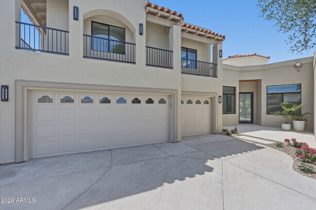 Building Photo - 8429 E Del Camino Dr