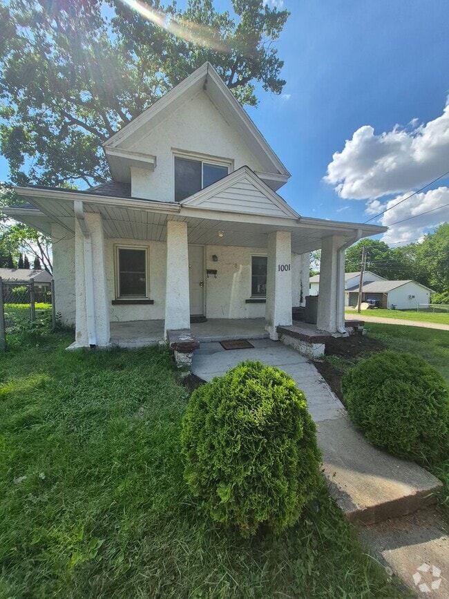 Building Photo - 1001 S Hinshaw Ave