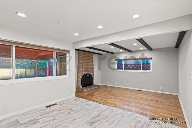Building Photo - Unit