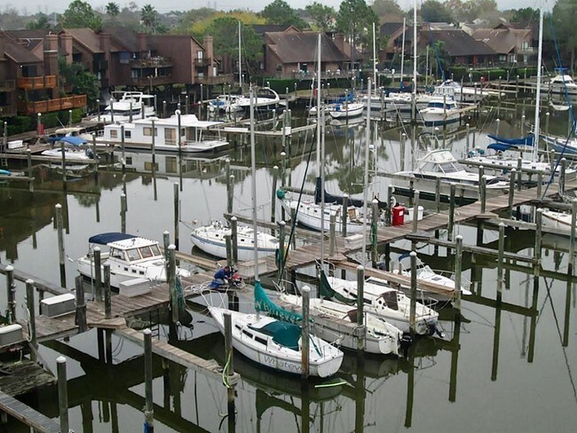 Foto del edificio - 793 Davis Rd