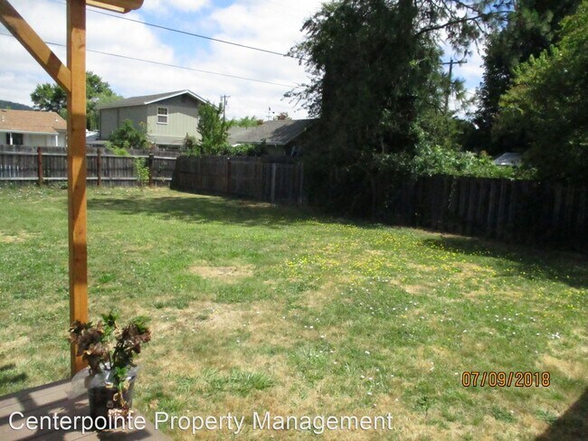 Building Photo - 3 br, 1 bath House - 2036 Burdette Dr.