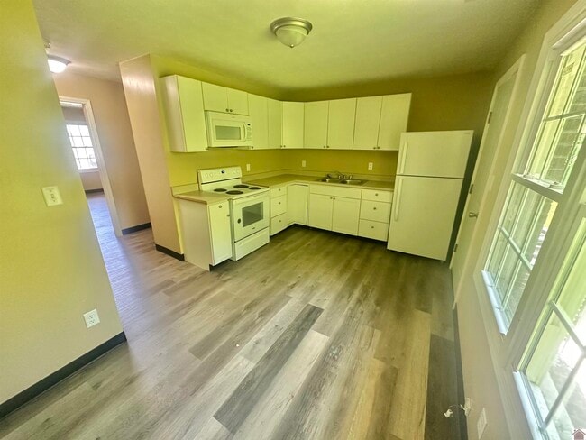 Building Photo - 124 Barcelona Ct
