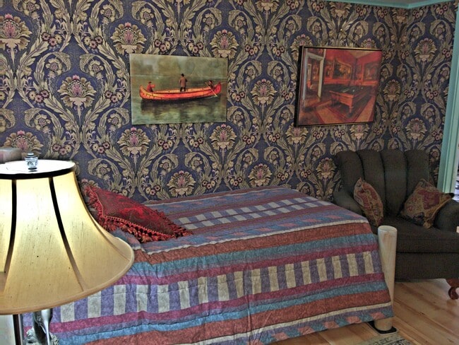 Smaller bedroom with twin bed - 111 Causeway Rd