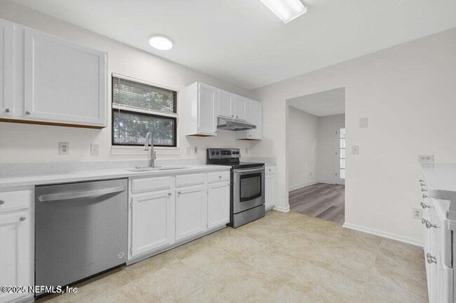 Building Photo - 8426 Santana Ct