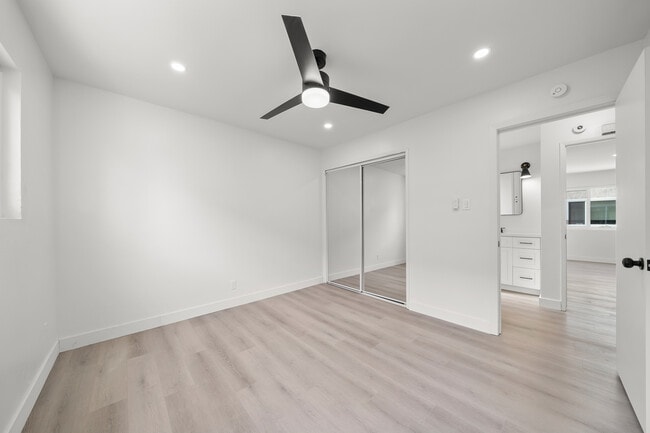 Building Photo - 3444 E Wilton St